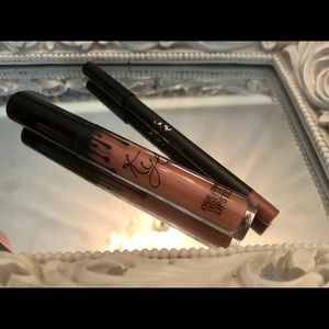 Kylie “Bare” Velvet Liquid Lip Kit